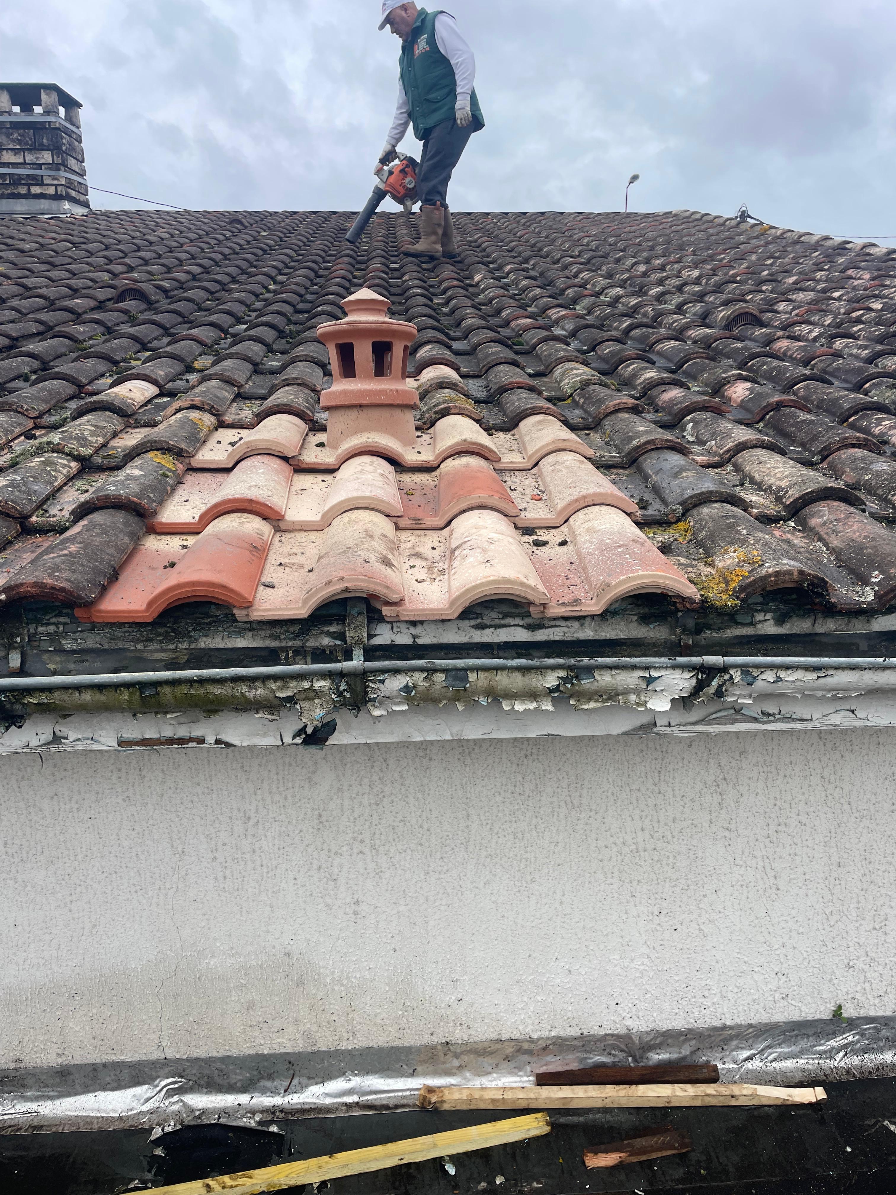 Reparation toiture tuile bordeaux