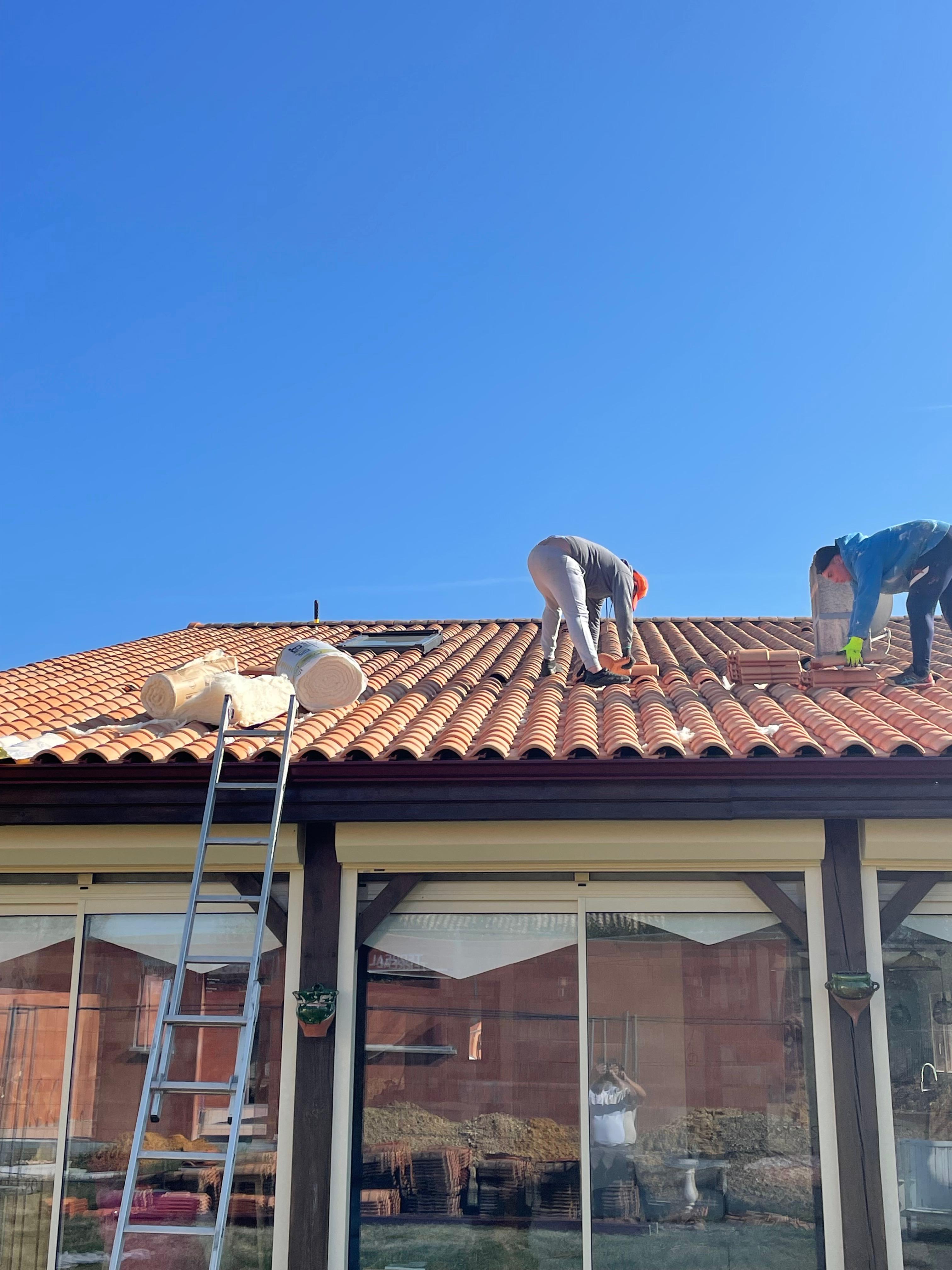 Chantier reparation tuile et isolation fin